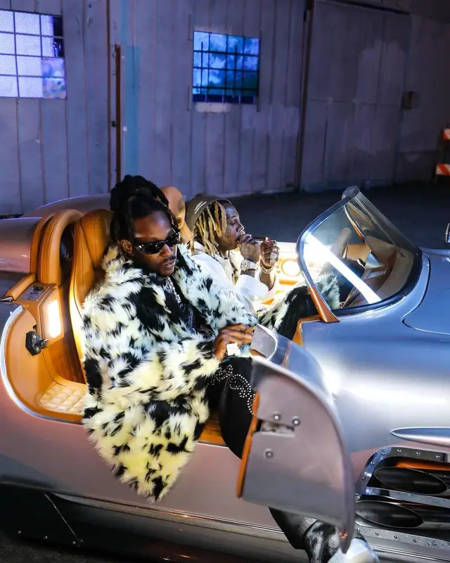 2 Chainz outfit in Bluemarble, 2023