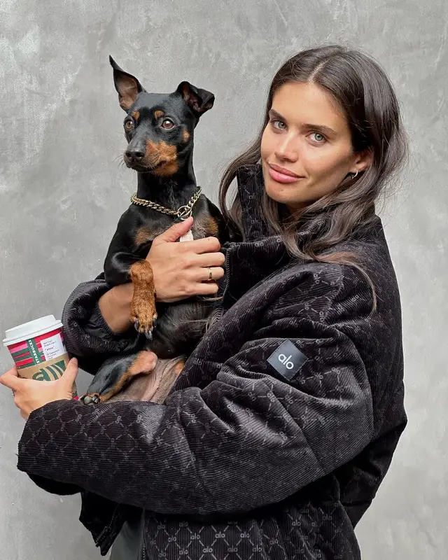 Sara Sampaio outfit in Alo Yoga, Gucci, and Saint Laurent, 2023