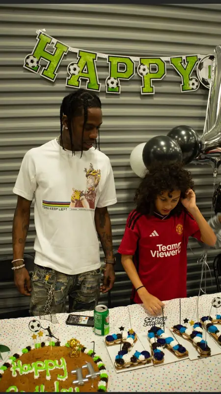 Travis Scott outfit in Vintage, Undercover, and Oakley, 2023