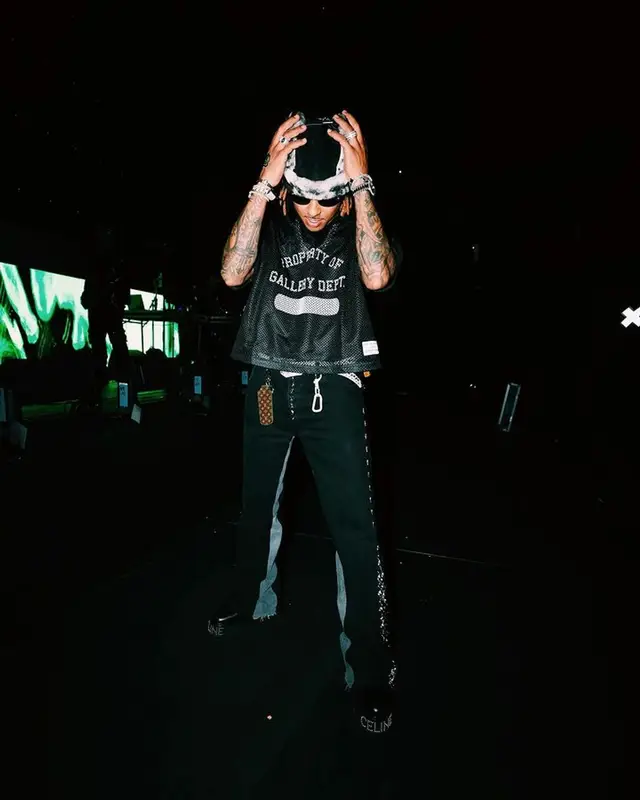 Ozuna outfit in Gallery Dept., Burberry, and Louis Vuitton, 2023