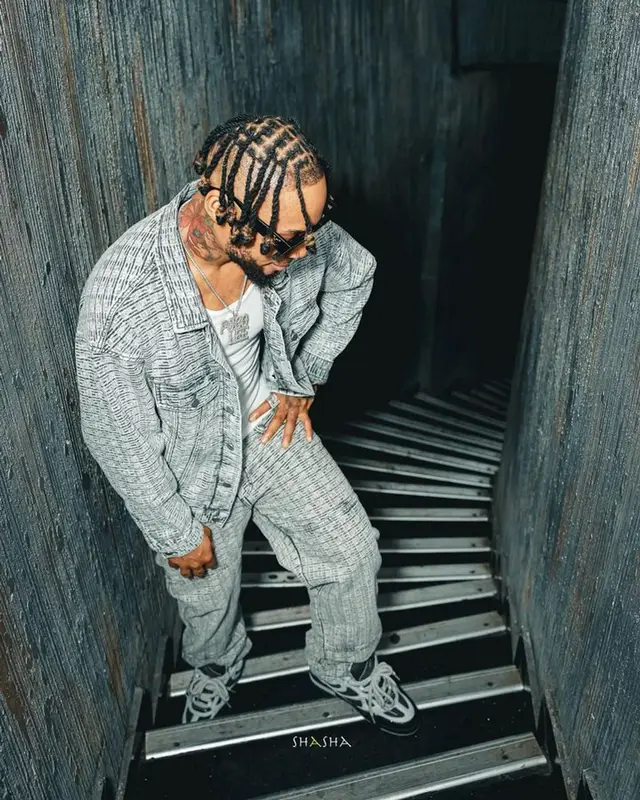 Poco Lee outfit in Zara and Louis Vuitton, 2023