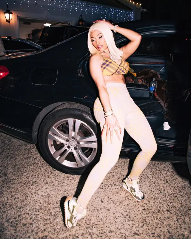 Nicki Minaj outfit in Burberry and Bottega Veneta, 2023