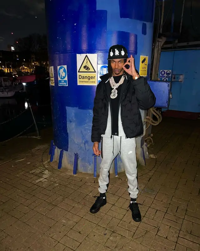 DigDat outfit in Louis Vuitton and Nike, 2023