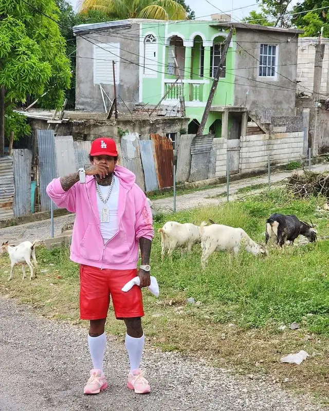Westside Gunn outfit in Balenciaga, New Balance, and New Era, 2023
