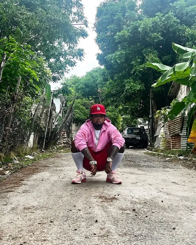 Westside Gunn outfit in Balenciaga, New Balance, and New Era, 2023