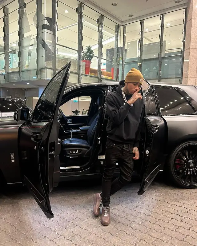 NLE Choppa outfit in Supreme, Nike, and Carhartt, 2024
