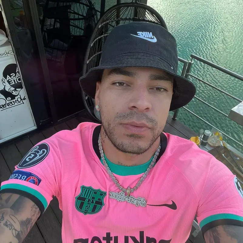 Ryan Castro outfit in Nike, 2024