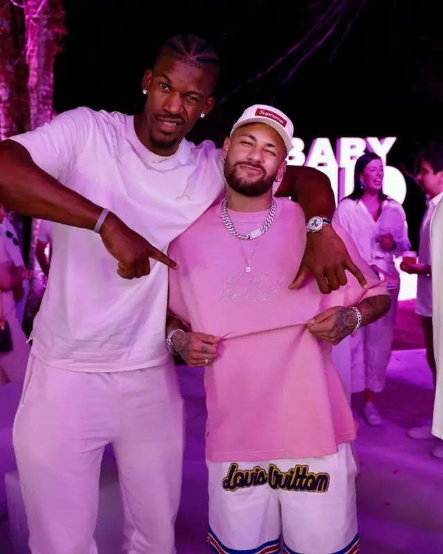 Neymar outfit in Balenciaga, Louis Vuitton, and Supreme, 2024
