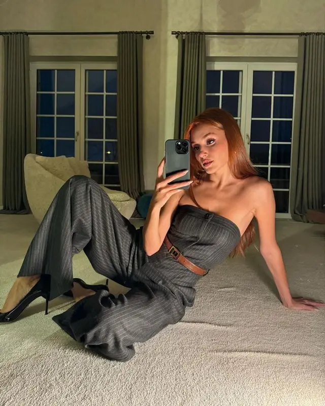 Hande Erchel outfit in Saint Laurent, Bottega Veneta, and Prada, 2024