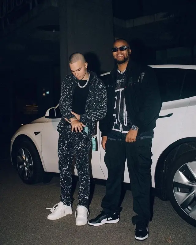 Voyage outfit in Off-White, 2024