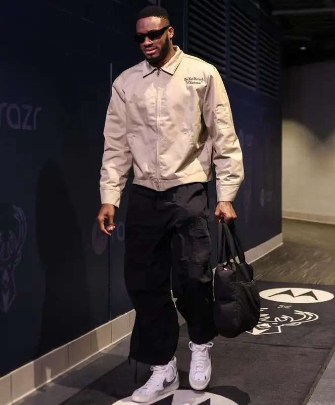 Thanasis Antetokounmpo outfit in Do Not Disturb., 2024