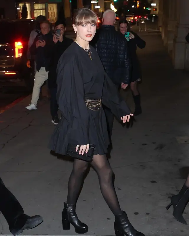 Taylor Swift outfit in Marc Jacobs, Louis Vuitton, and Alaïa, 2024