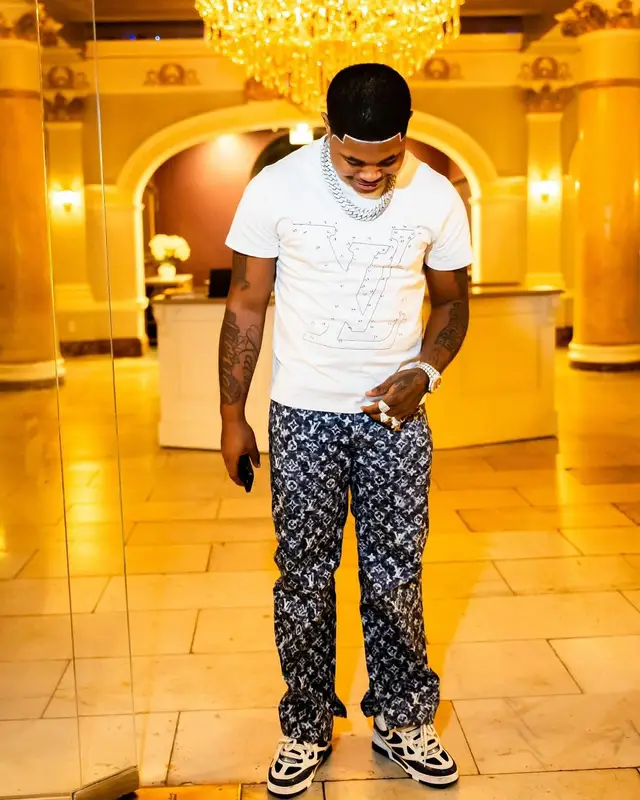D Sturdy outfit in Louis Vuitton, 2024