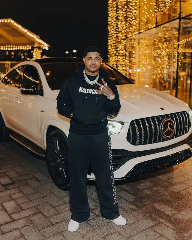 D Sturdy outfit in Balenciaga and Nike, 2023