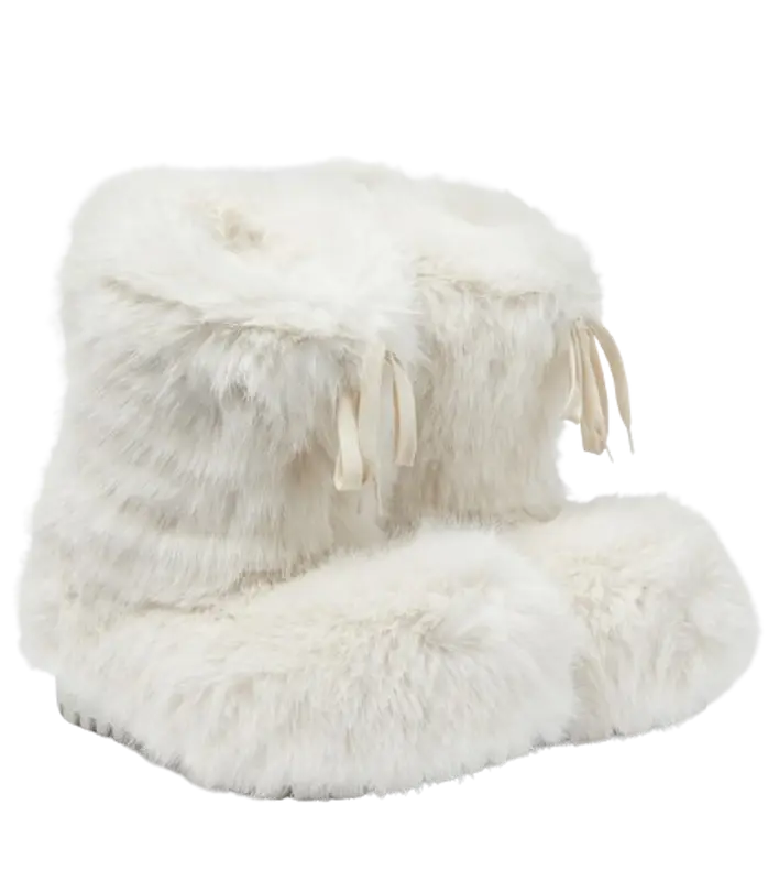 Balenciaga Alaska faux fur snow boots | WHAT'S ON THE STAR?