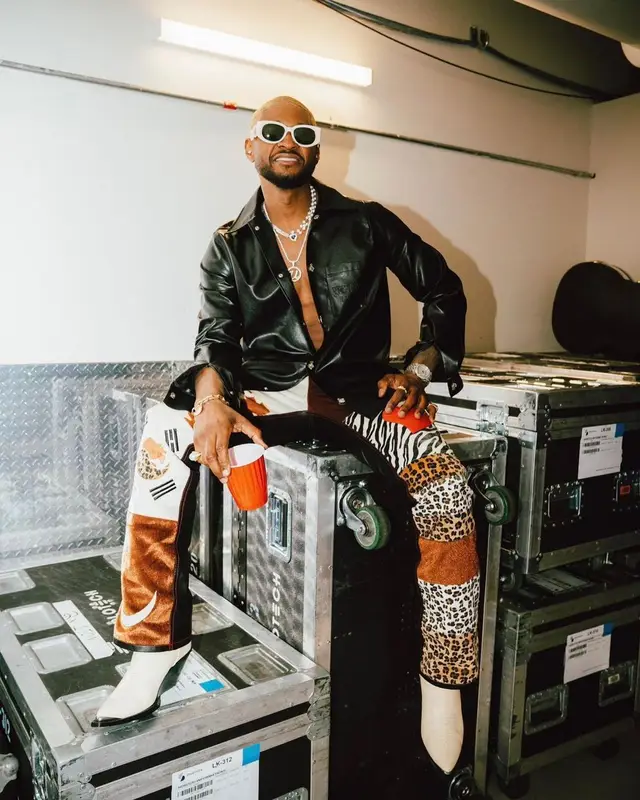 Usher outfit in Whensmokeclears, 2024
