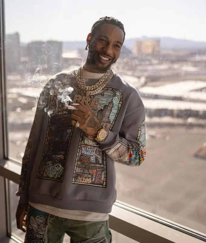 Key Glock outfit in Who Decides War and Nike, 2024