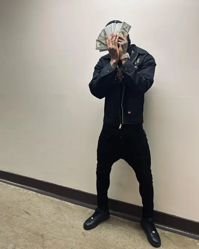 NLE Choppa outfit in Dickies, Apple, and Nike, 2024