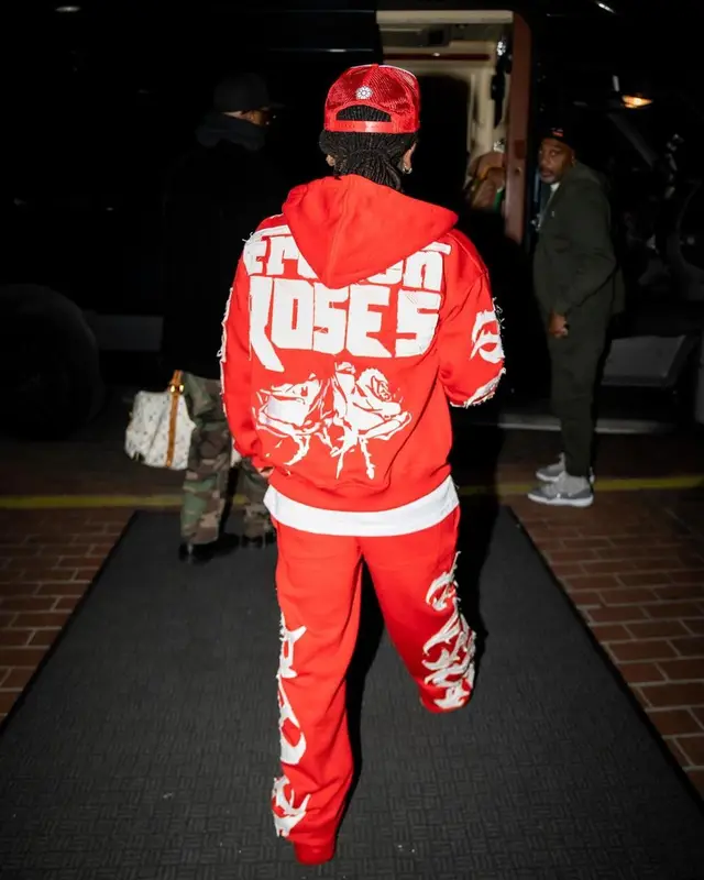 Jacquees outfit in Nike and Frozen Roses, 2024