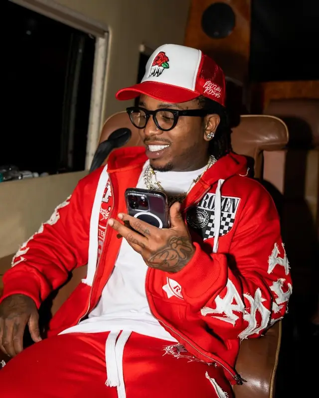 Jacquees outfit in Nike and Frozen Roses, 2024