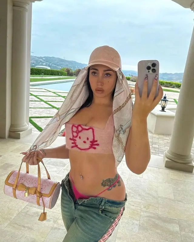 Kali Uchis outfit in 1XBlue, I.Am.Gia, and Louis Vuitton, 2023