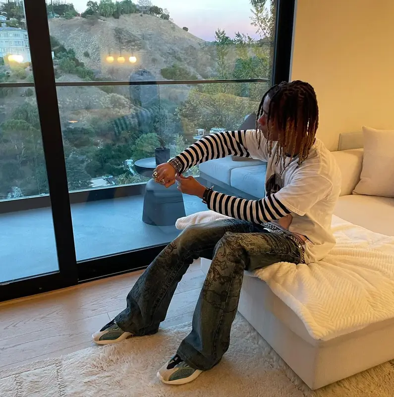 Kashdami outfit in Adidas, B.B. Simon, and Yeezy, 2024