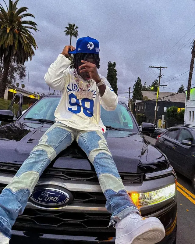 2Rare outfit in Supreme, New Era, and Denim Tears, 2024