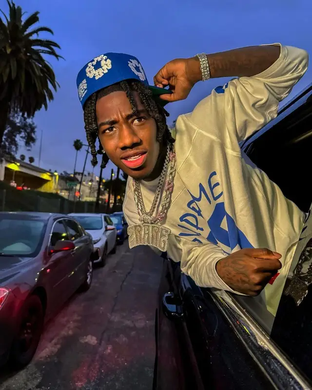 2Rare outfit in Supreme, New Era, and Denim Tears, 2024
