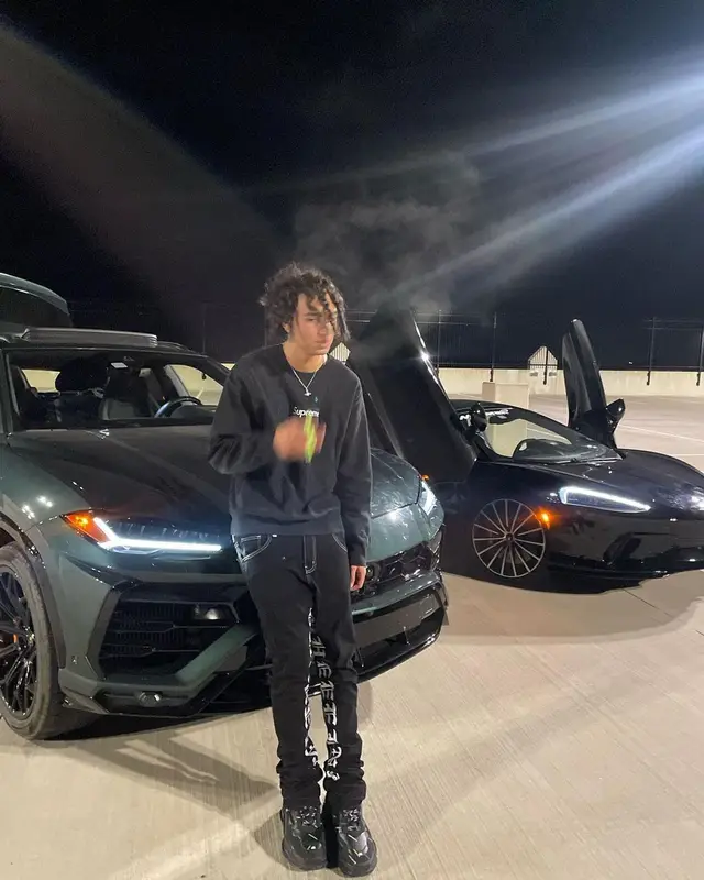 Luclover outfit in Supreme, Pheelings , and Balenciaga, 2022