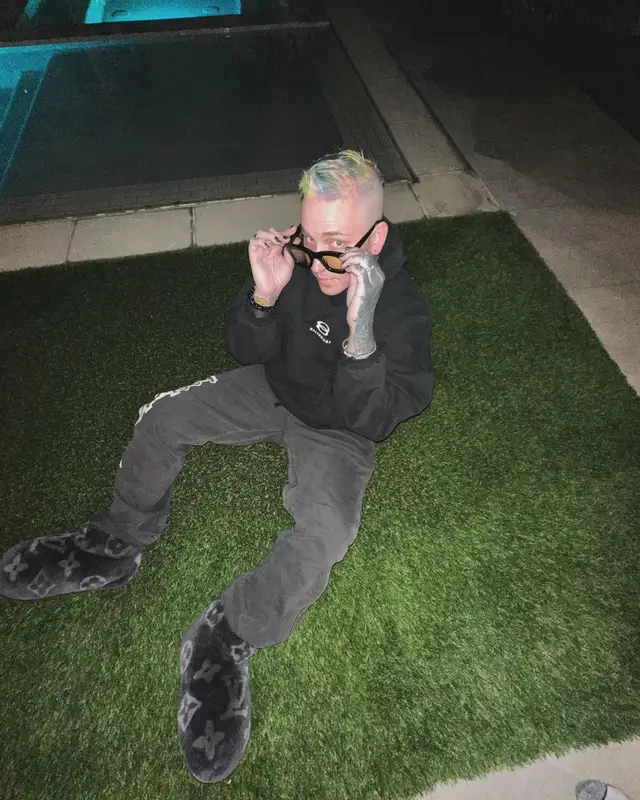 Blackbear outfit in Balenciaga, Basketcase, and Ray-Ban, 2024
