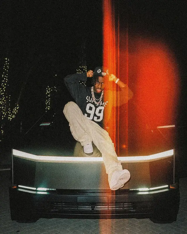 2Rare outfit in Supreme, New Era, and Denim Tears, 2024