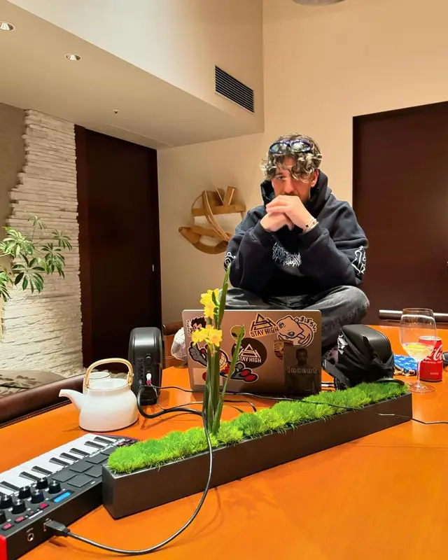 Ufo361 outfit in Balenciaga, 2024