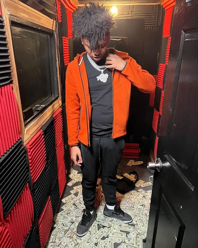 Hopout Shawn outfit in Nike and Jordan, 2023