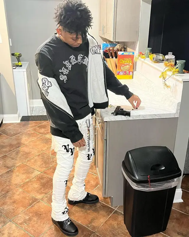 Hopout Shawn outfit in Supreme and Nike, 2023