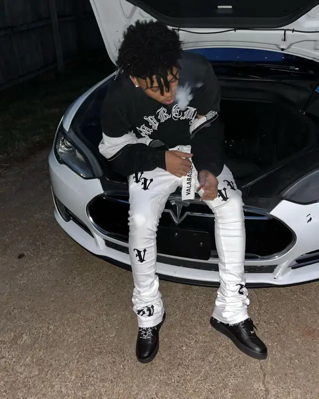 Hopout Shawn outfit in Supreme and Nike, 2023