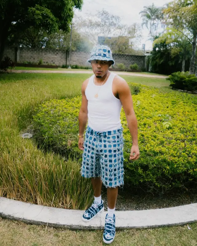 Myke Towers outfit in Nike and Supreme, 2024
