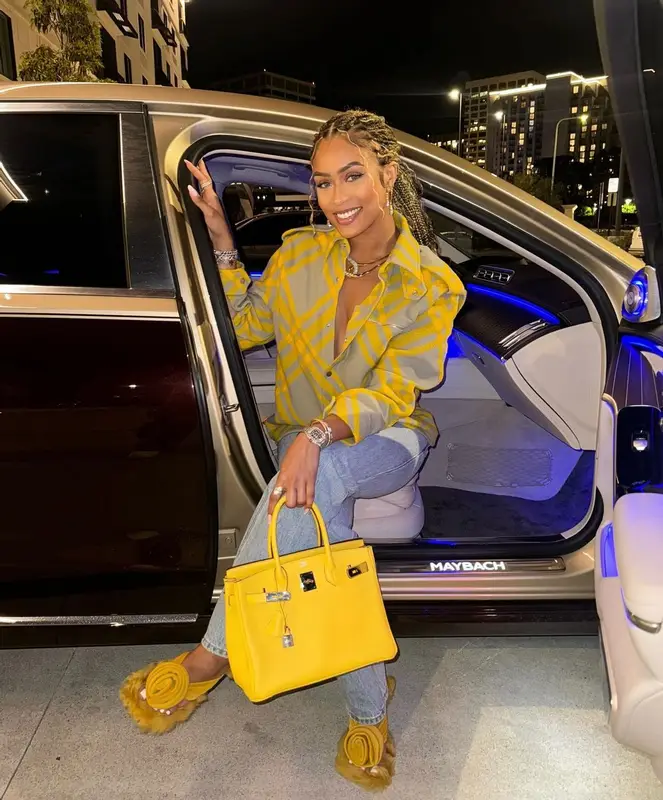 Jilly Anais outfit in Burberry and Hermes, 2024