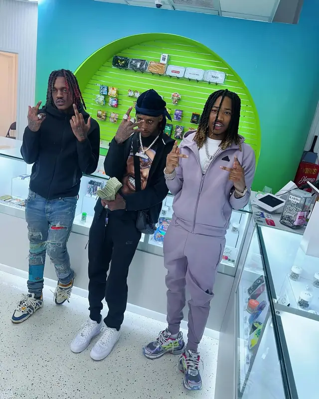Famous Dex outfit in Nike, 2024