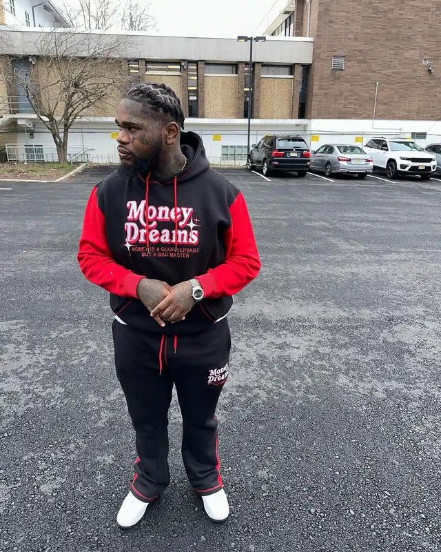 Fat Boy outfit in Money Dreams and Nike, 2024