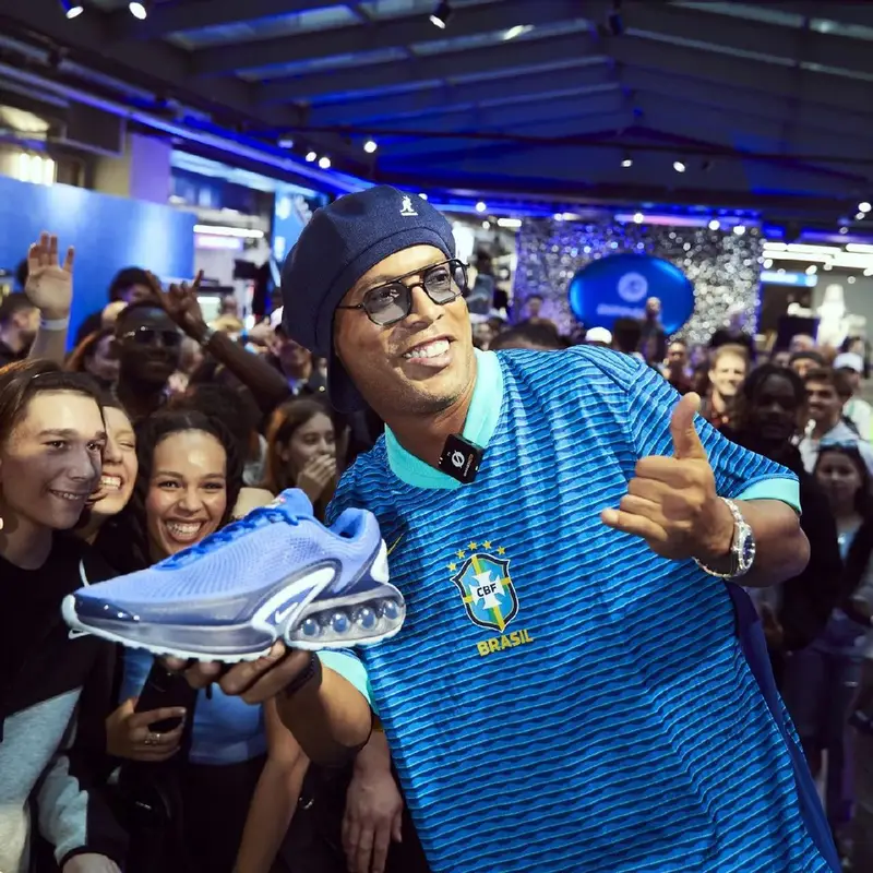 Ronaldinho outfit in Nike and Kangol, 2024