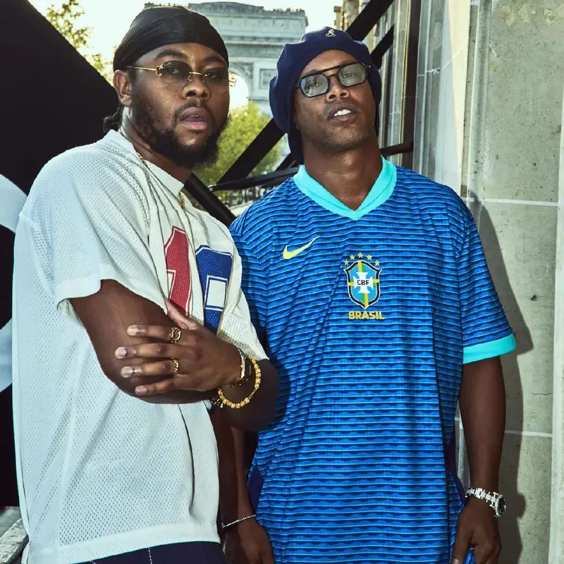 Ronaldinho outfit in Nike and Kangol, 2024