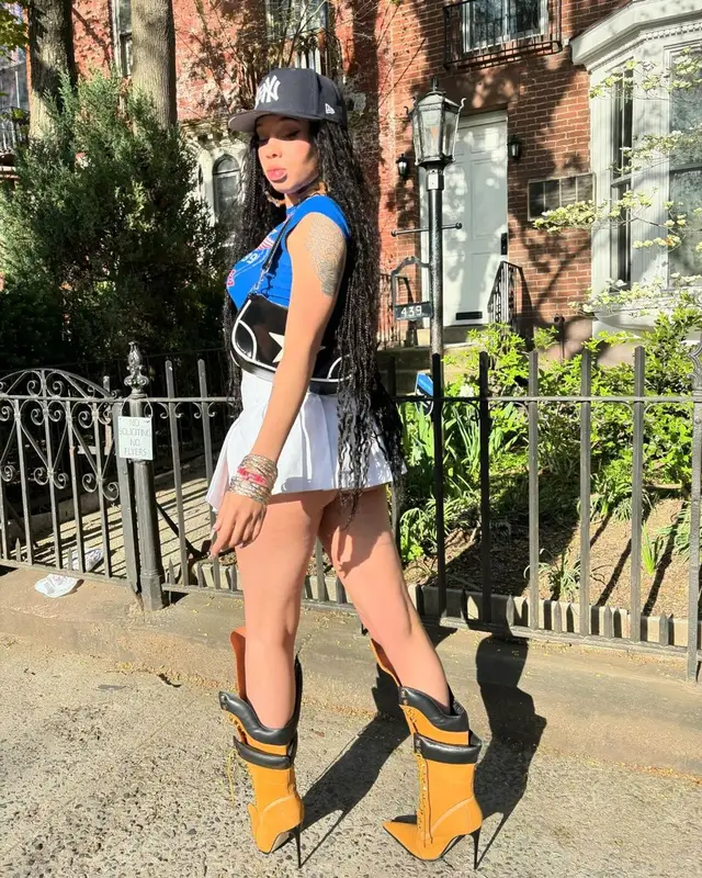 Anycia outfit in Calechie, Urban Outfitters, and New Era, 2024