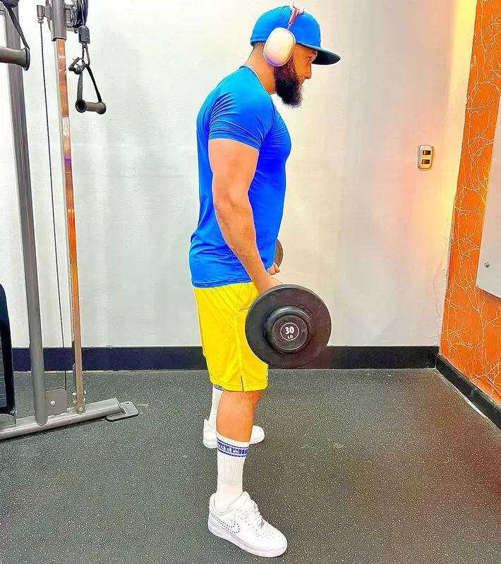El Alfa El Jefe outfit in Nike, Apple, and Rhude, 2024