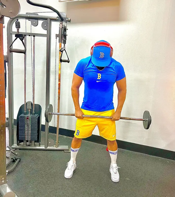 El Alfa El Jefe outfit in Nike, Apple, and Rhude, 2024