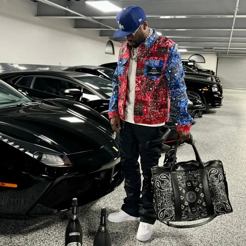 Floyd Mayweather outfit in Preme, Nike, and New Era, 2024
