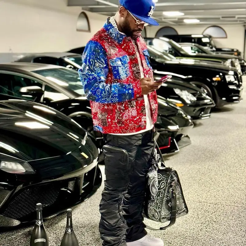 Floyd Mayweather outfit in Preme, Nike, and New Era, 2024