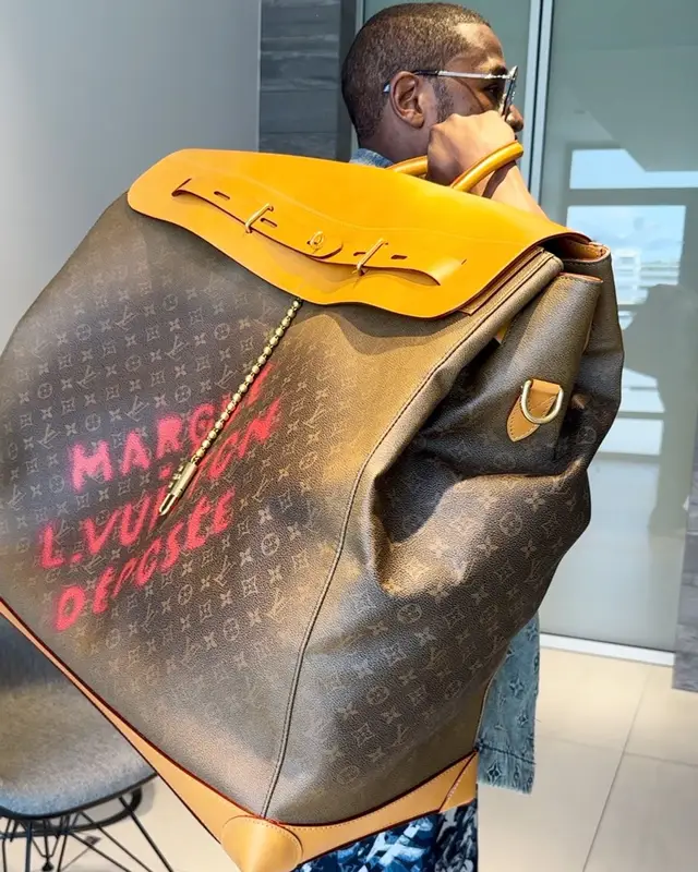 Floyd Mayweather outfit in Louis Vuitton and Nike, 2024