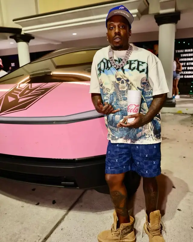 Sauce Walka outfit in Louis Vuitton, 2024
