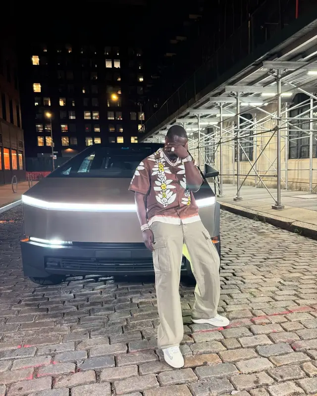 G4 Boyz Buggy outfit in Prada, 2024