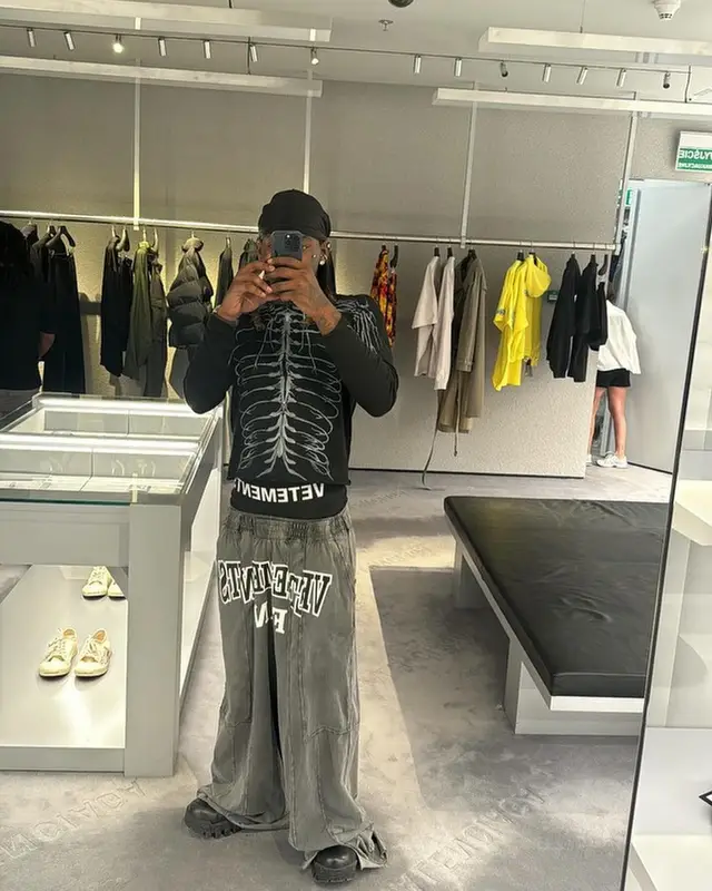 Offset outfit in Vetements and Balenciaga, 2024